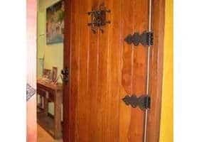 puerta de seguridad rústica