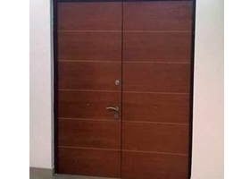 puerta blindada de madera