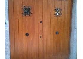 puerta de acero y madera doble