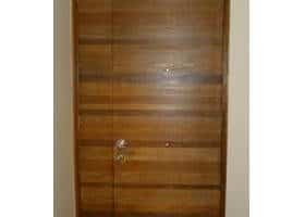 puerta blindada de departamento enchapada