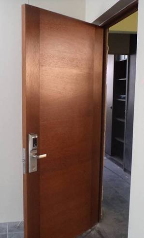 Puerta de Seguridad con Tarjeta de identidad
